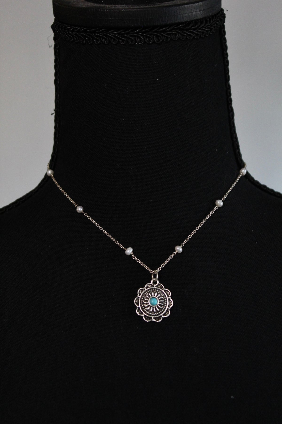 Western Girl Necklace - Pearl Chain