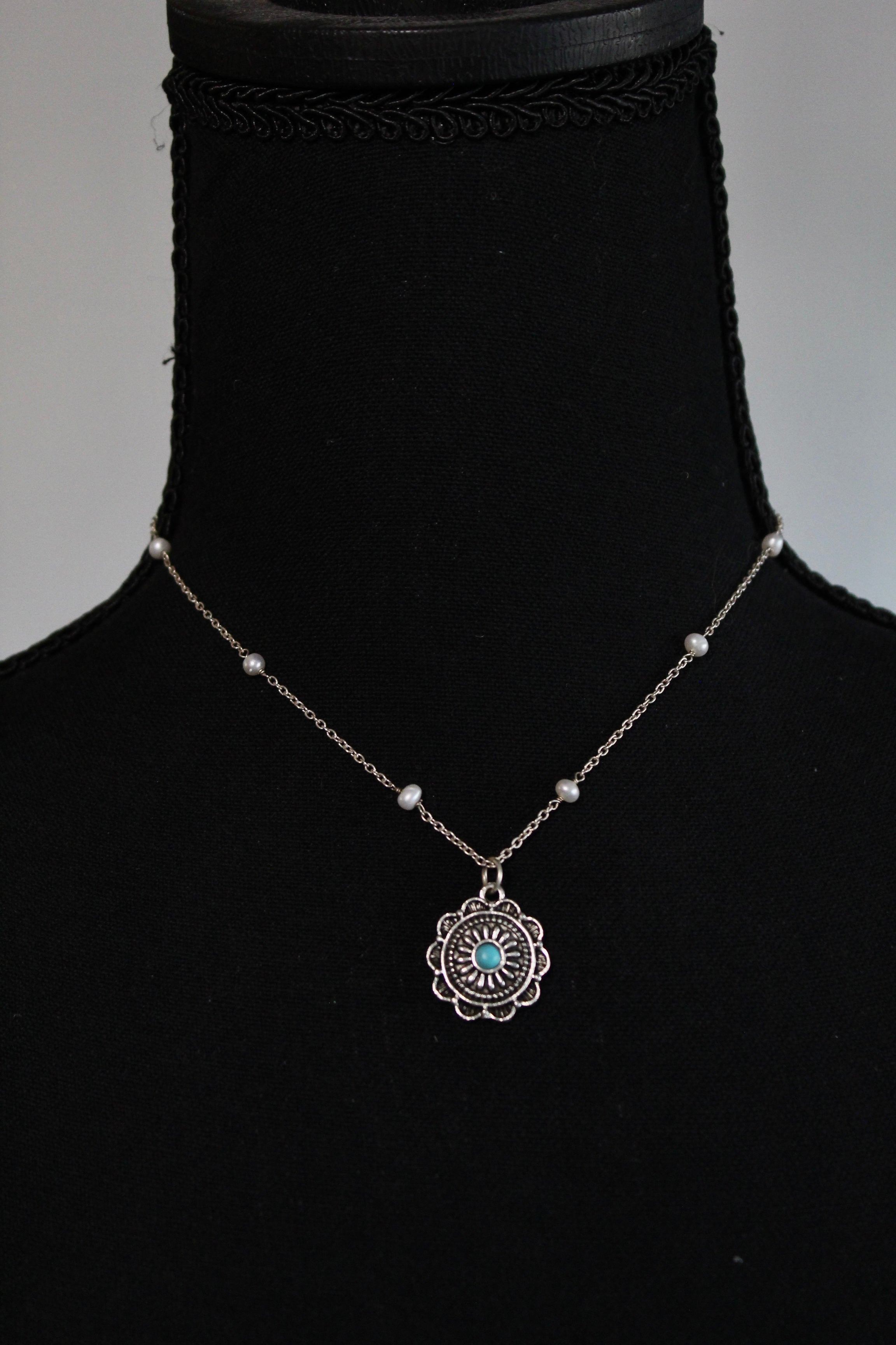 Western Girl Necklace - Pearl Chain